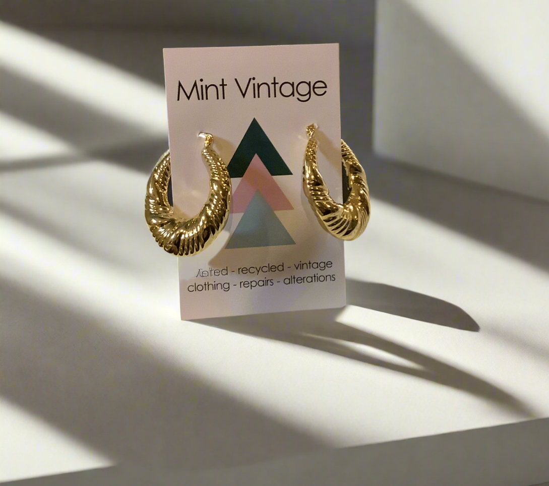 Gold tone chunky 1980’s style Hoop earrings