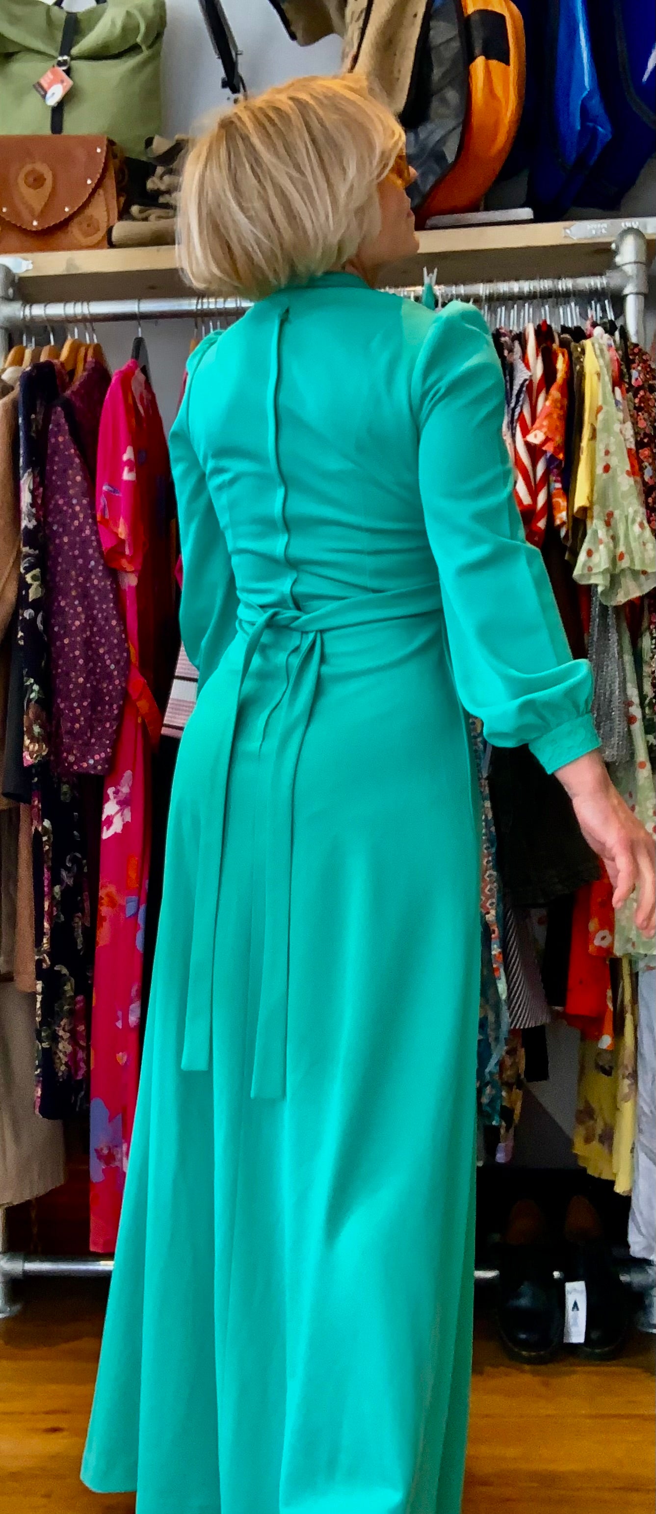 Vintage 1970’s green crimplene dagger collar fitted maxi dress