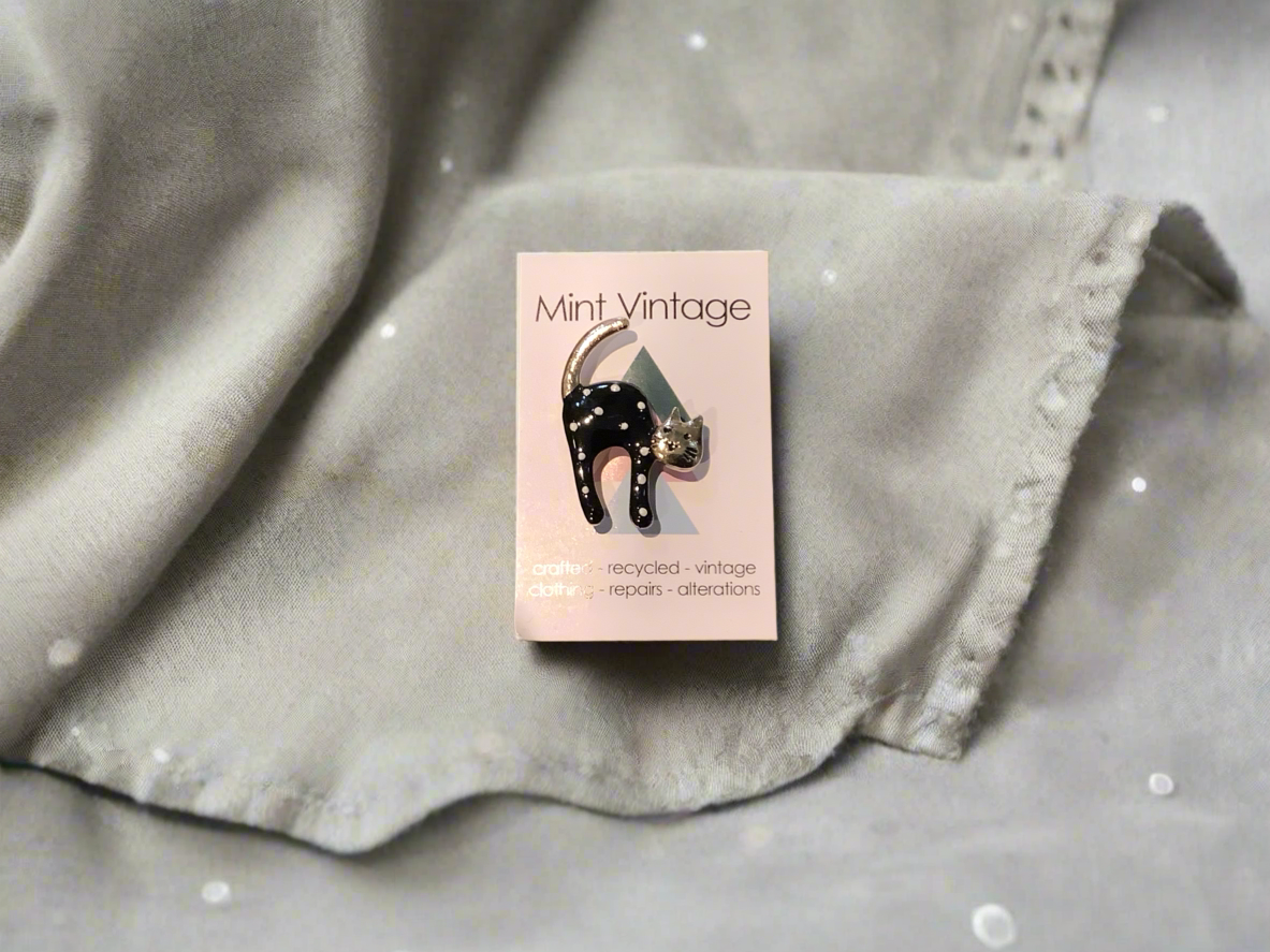 Black Cat πββ¬ enamel brooch/pendant