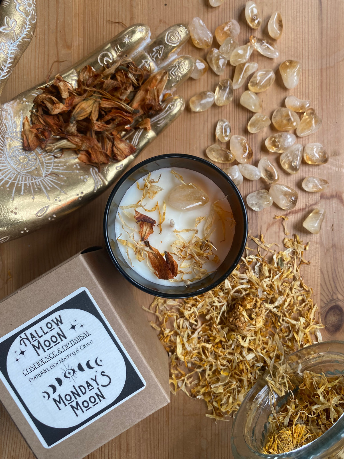 Monday’s Moon🌙Hallow Moon scented Manifestation Candle🌜infused with crystals & botanicals