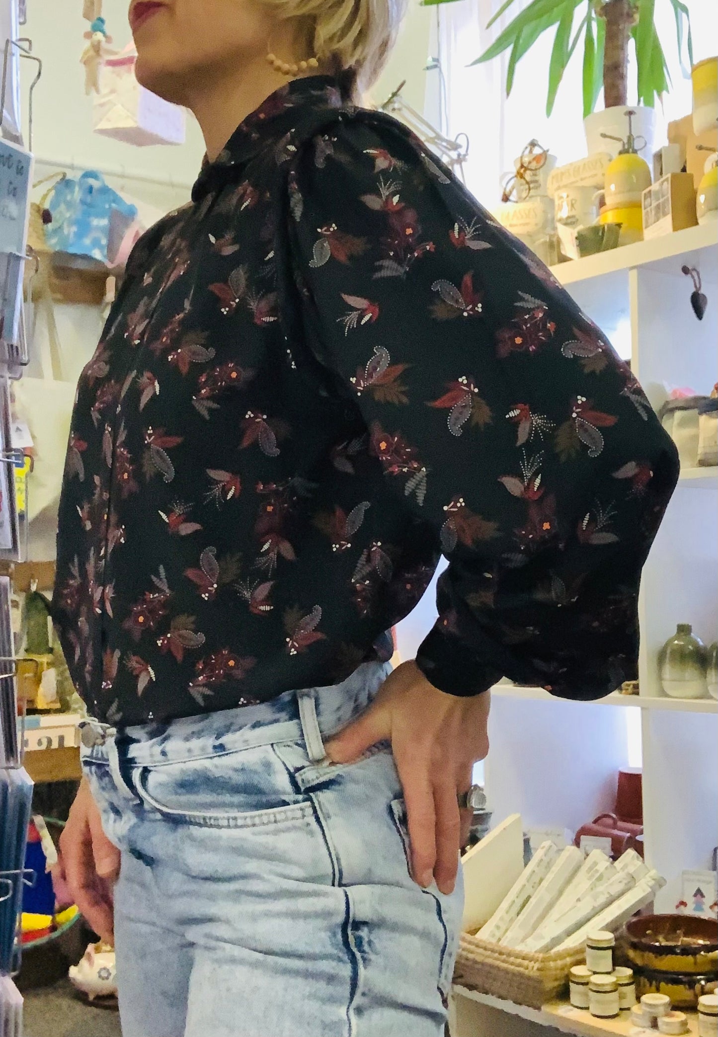 Vintage 1980’s Peter Pan collar black floral design blouse
