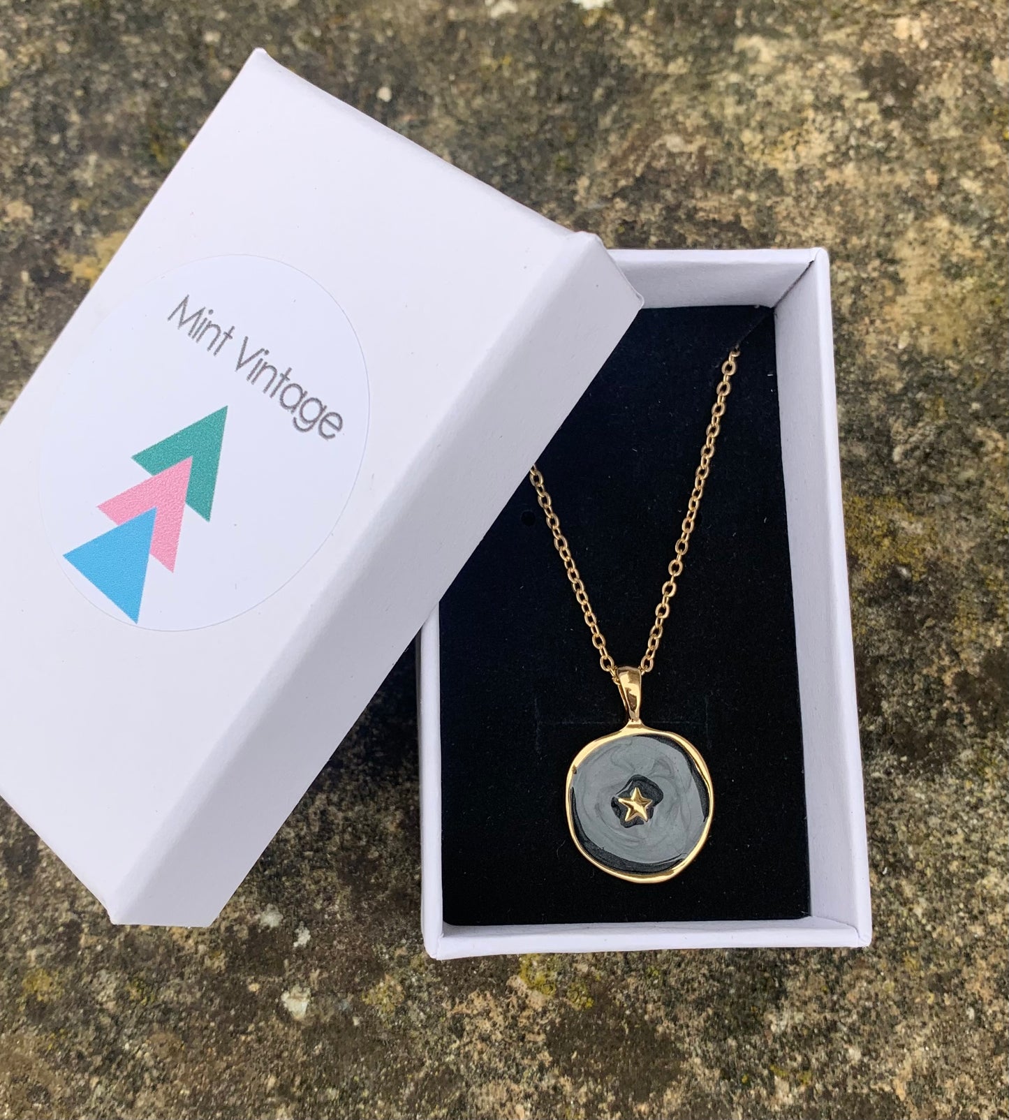 Black star enamel gold tone minimal style necklace
