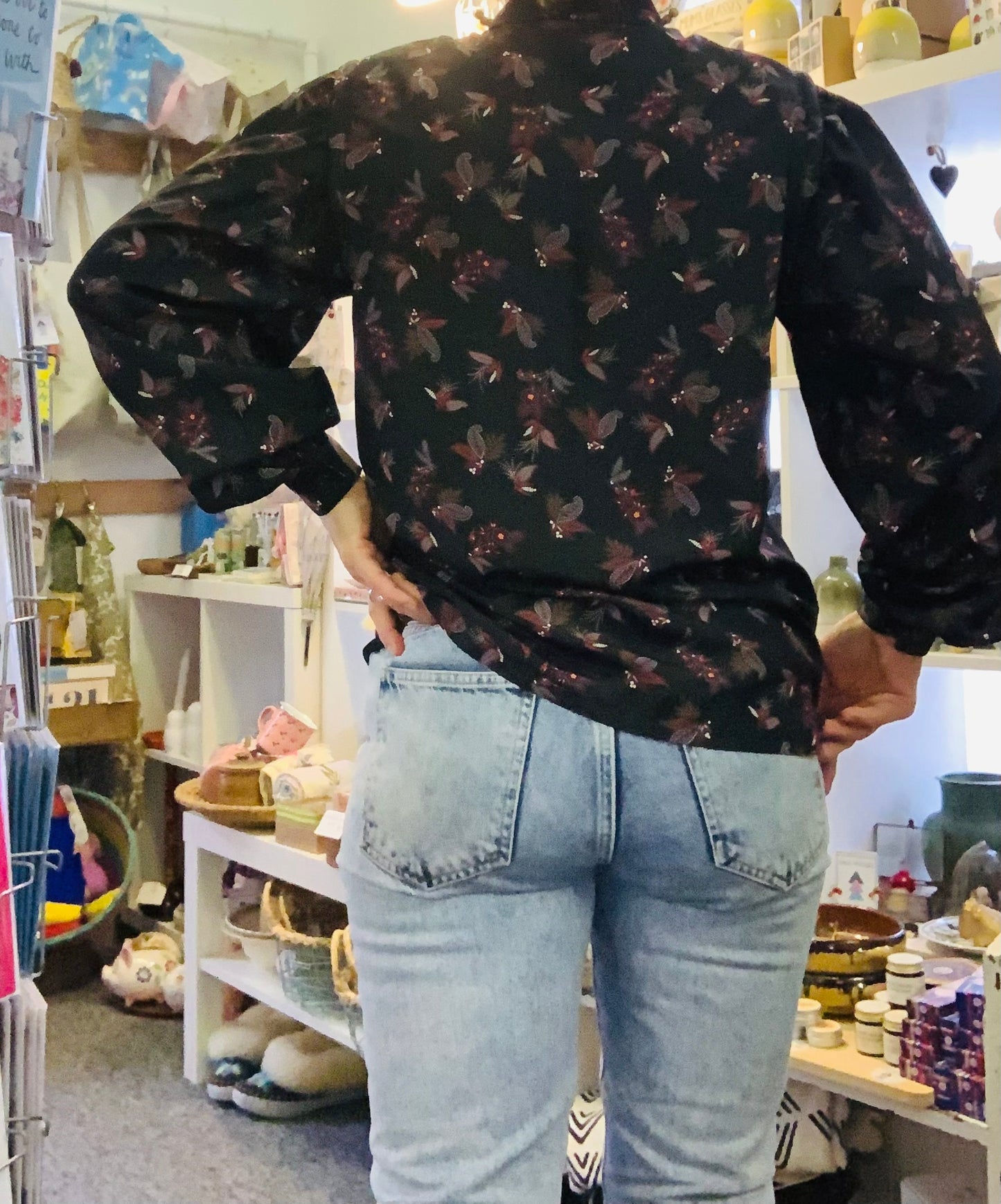 Vintage 1980’s Peter Pan collar black floral design blouse