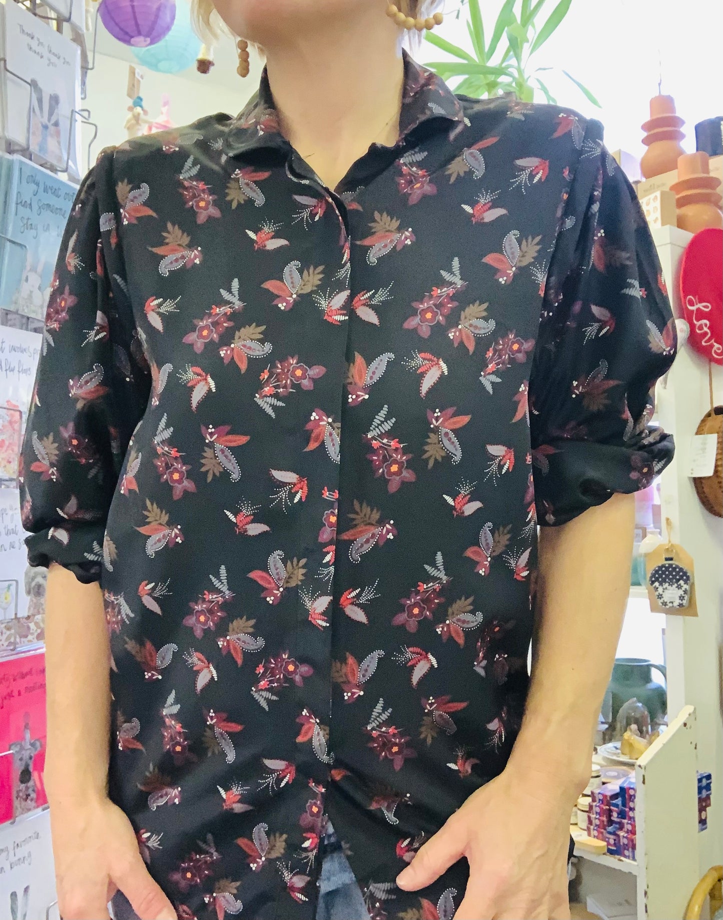 Vintage 1980’s Peter Pan collar black floral design blouse