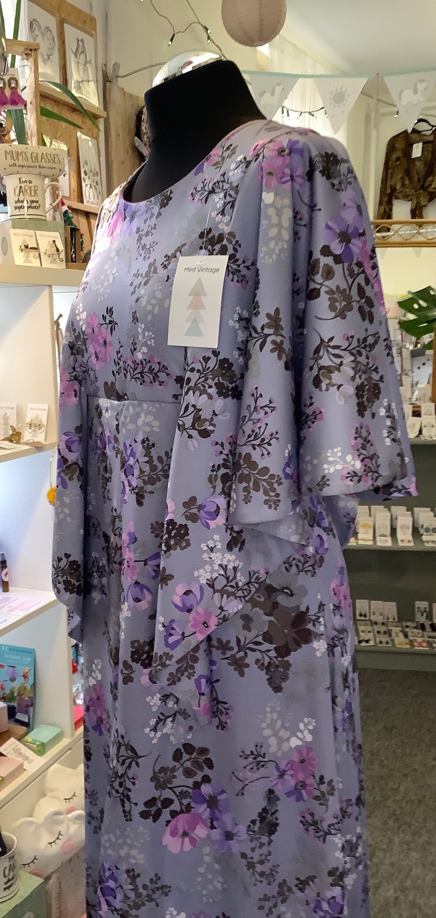 Vintage 1970βs cape sleeve floral maxi dress