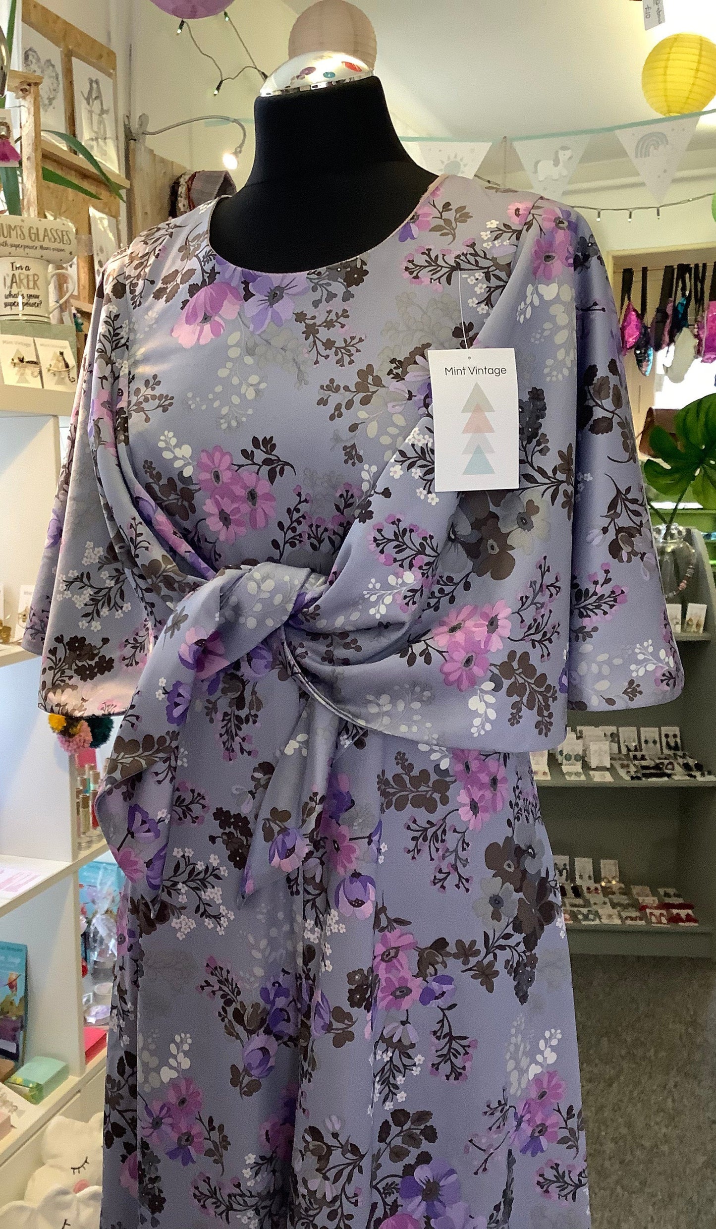 Vintage 1970βs cape sleeve floral maxi dress