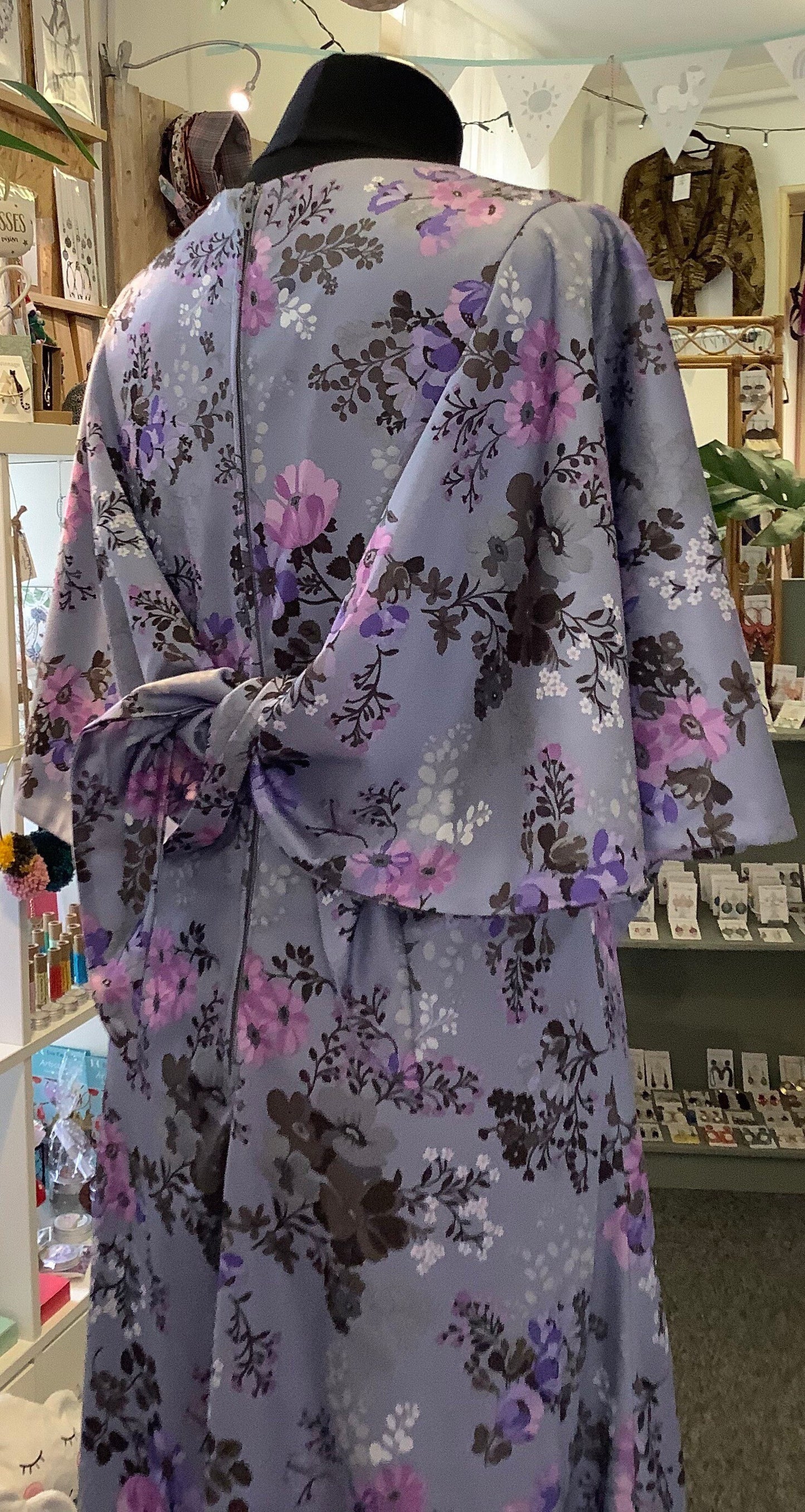 Vintage 1970βs cape sleeve floral maxi dress