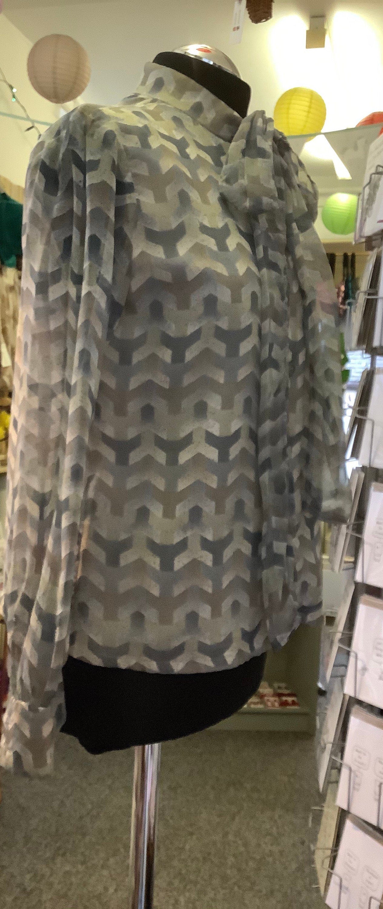 1970’s vintage pussy bow grey tone geometric print blouse