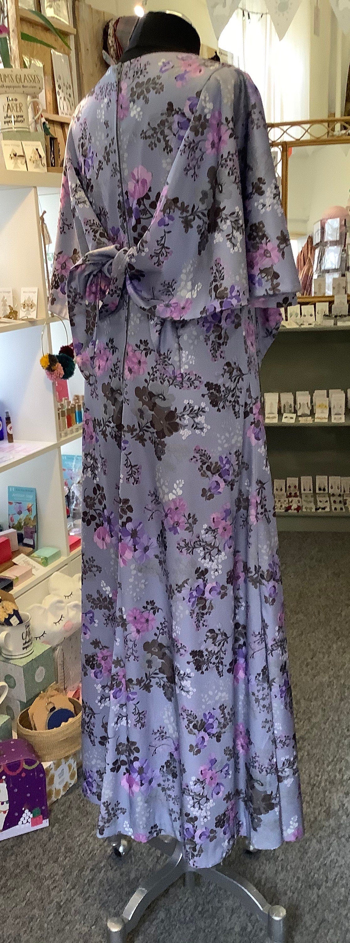 Vintage 1970βs cape sleeve floral maxi dress