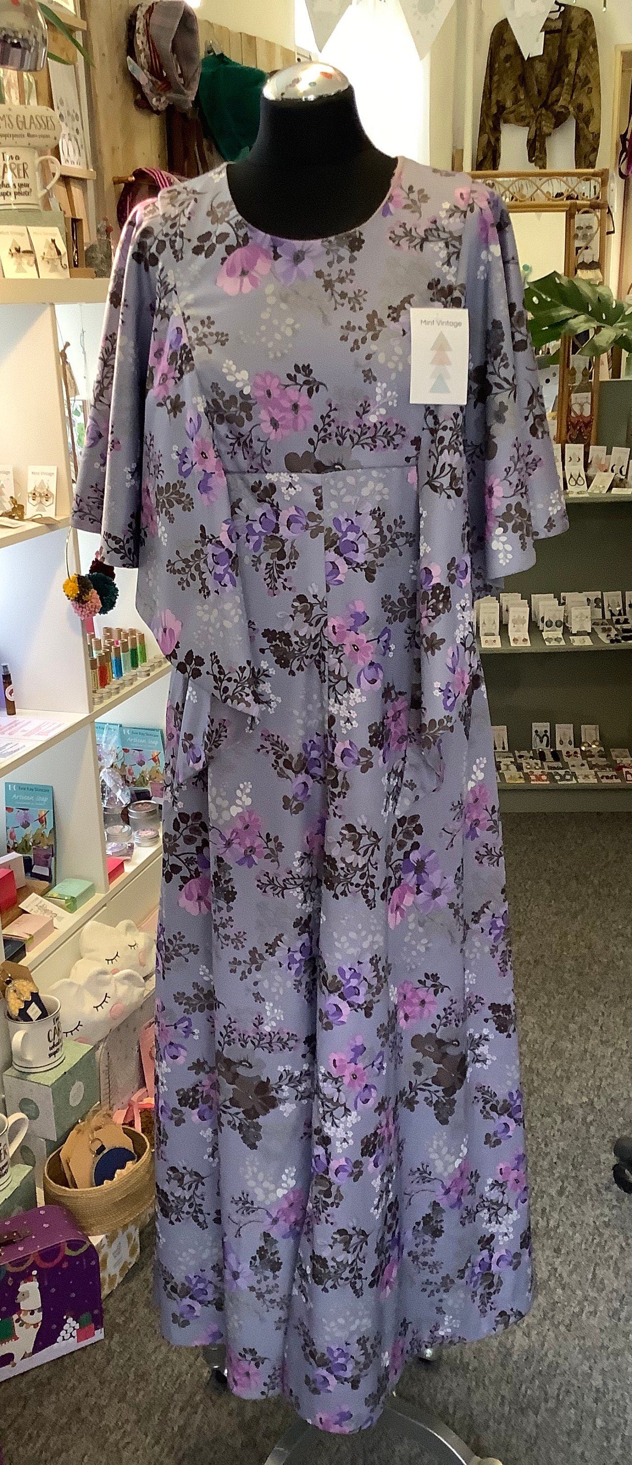 Vintage 1970βs cape sleeve floral maxi dress