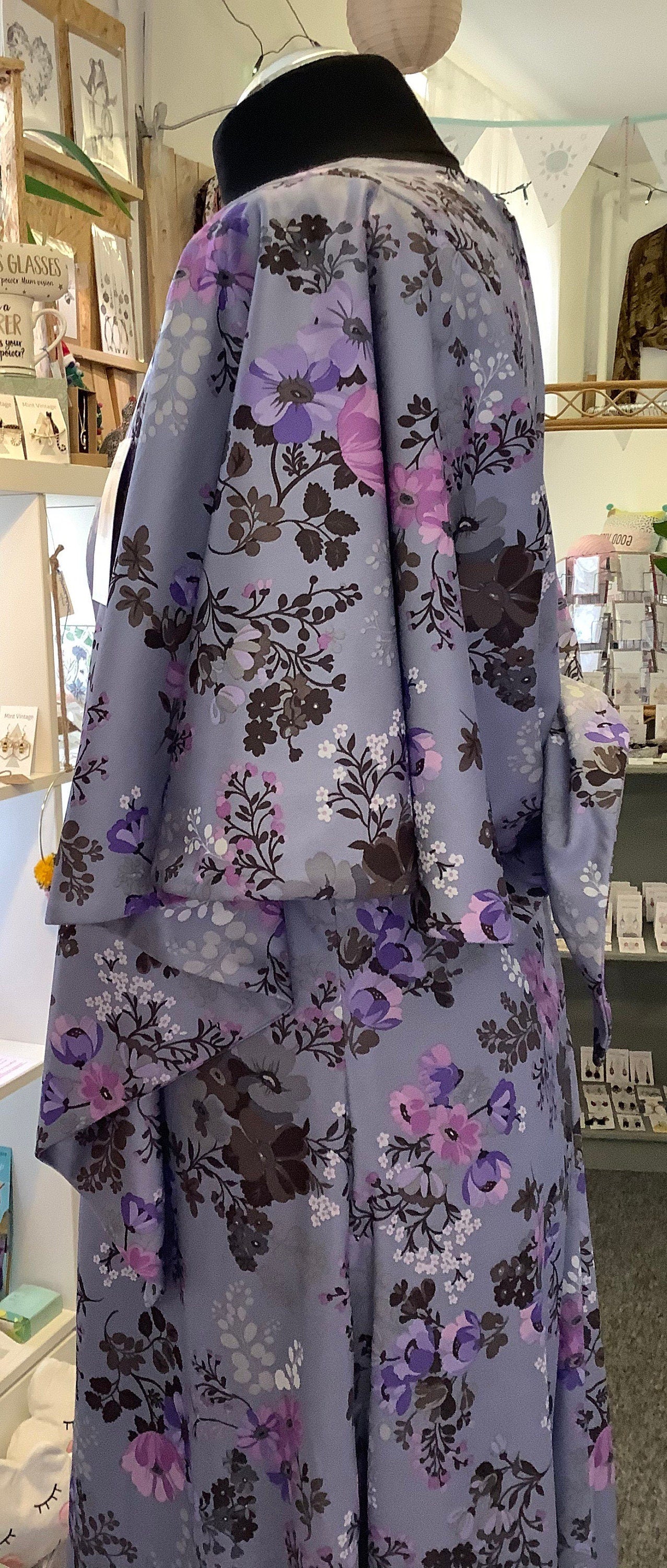 Vintage 1970βs cape sleeve floral maxi dress