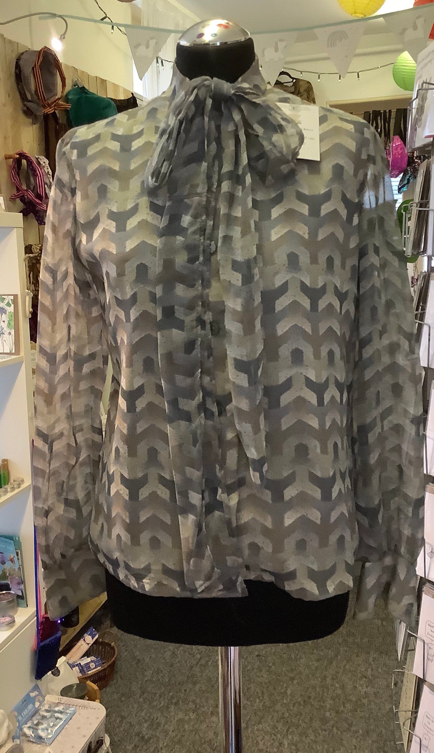 1970’s vintage pussy bow grey tone geometric print blouse