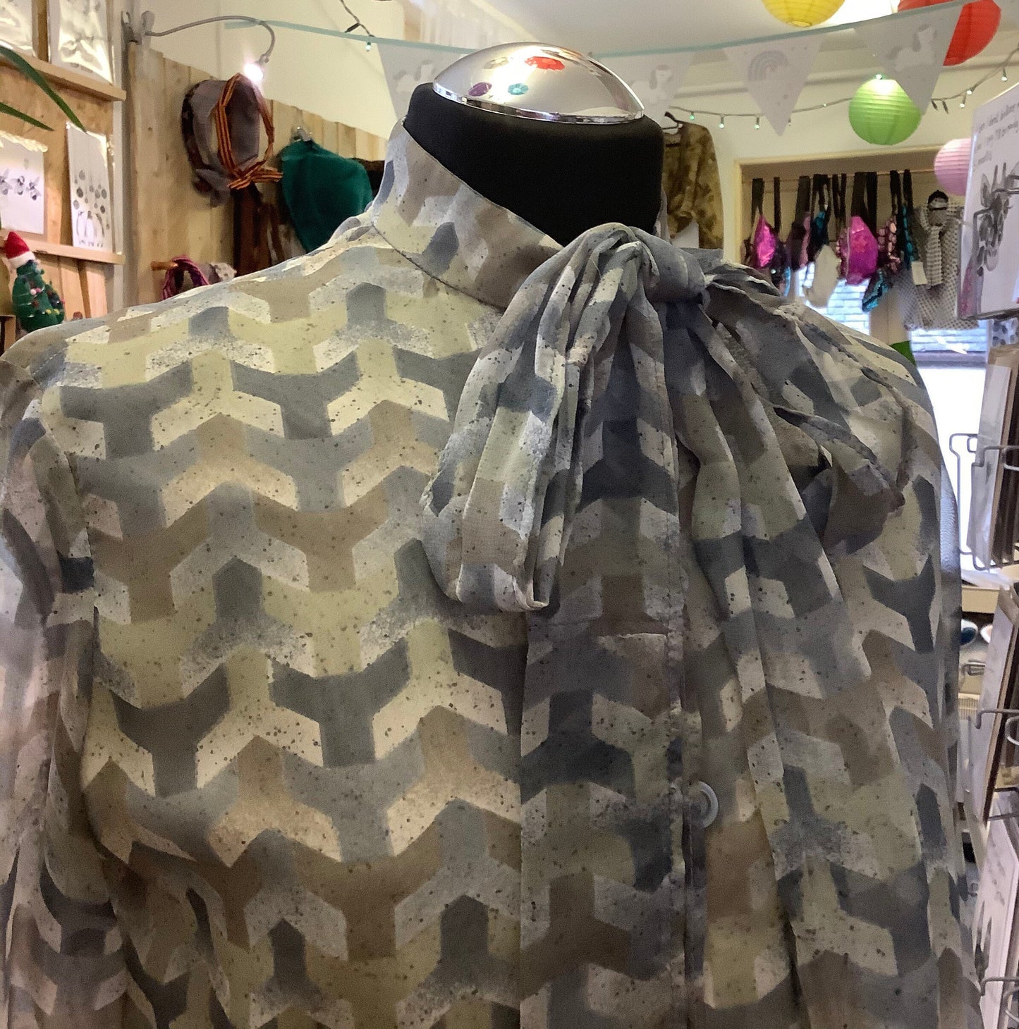 1970’s vintage pussy bow grey tone geometric print blouse