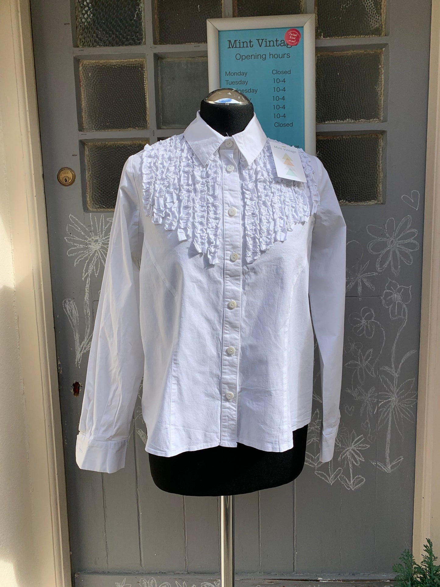 Vintage 1980’s crisp white ruffle detail fitted blouse