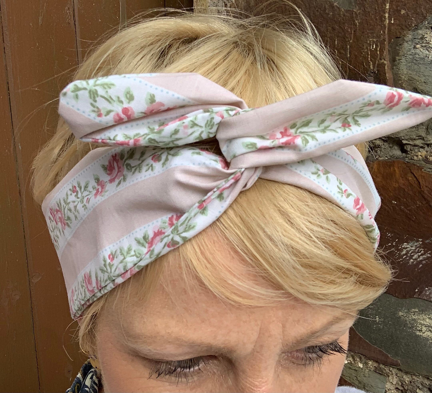Handmade wired twist rockabilly style 50โs vintage fabric hairband
