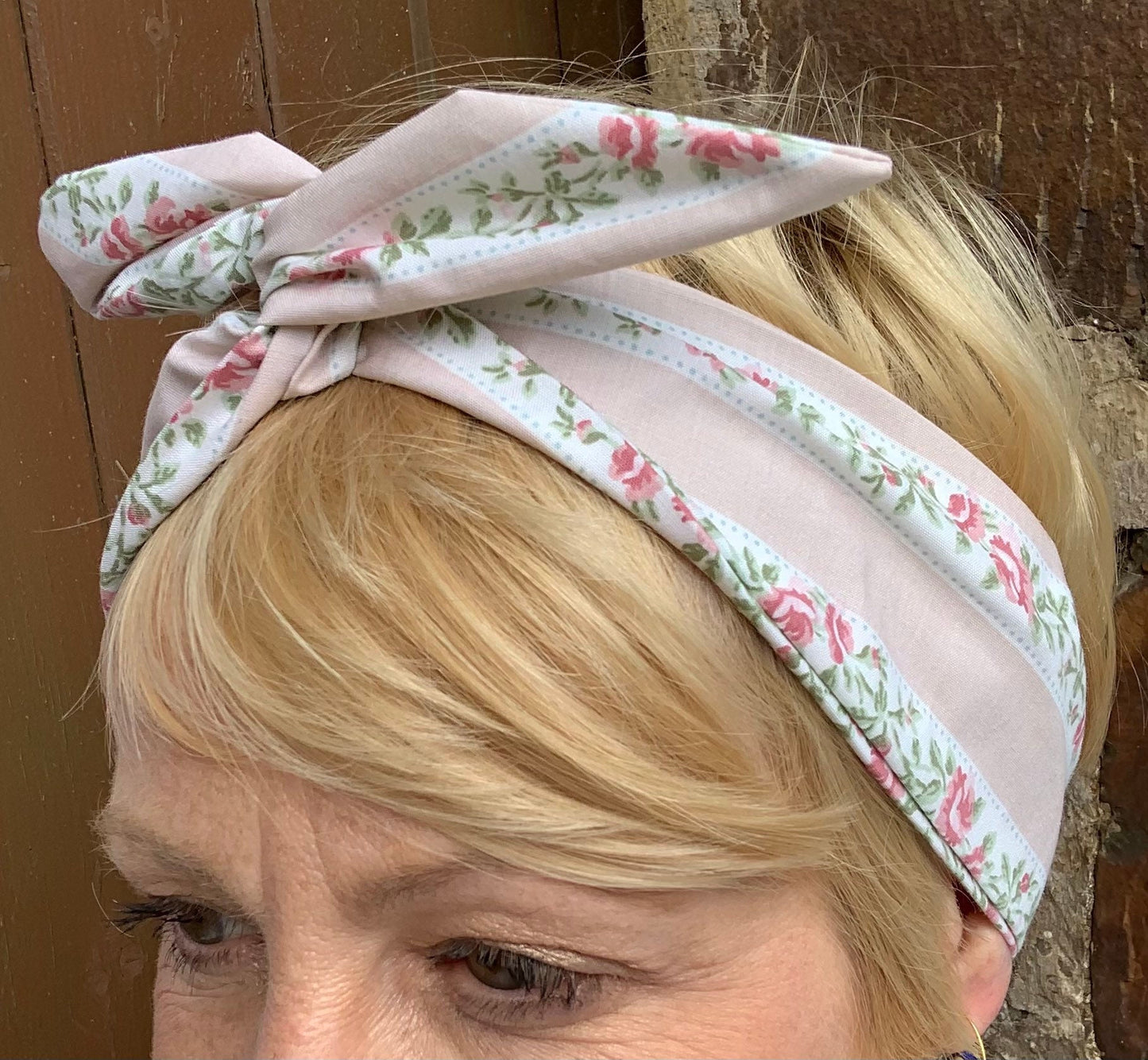 Handmade wired twist rockabilly style 50โs vintage fabric hairband