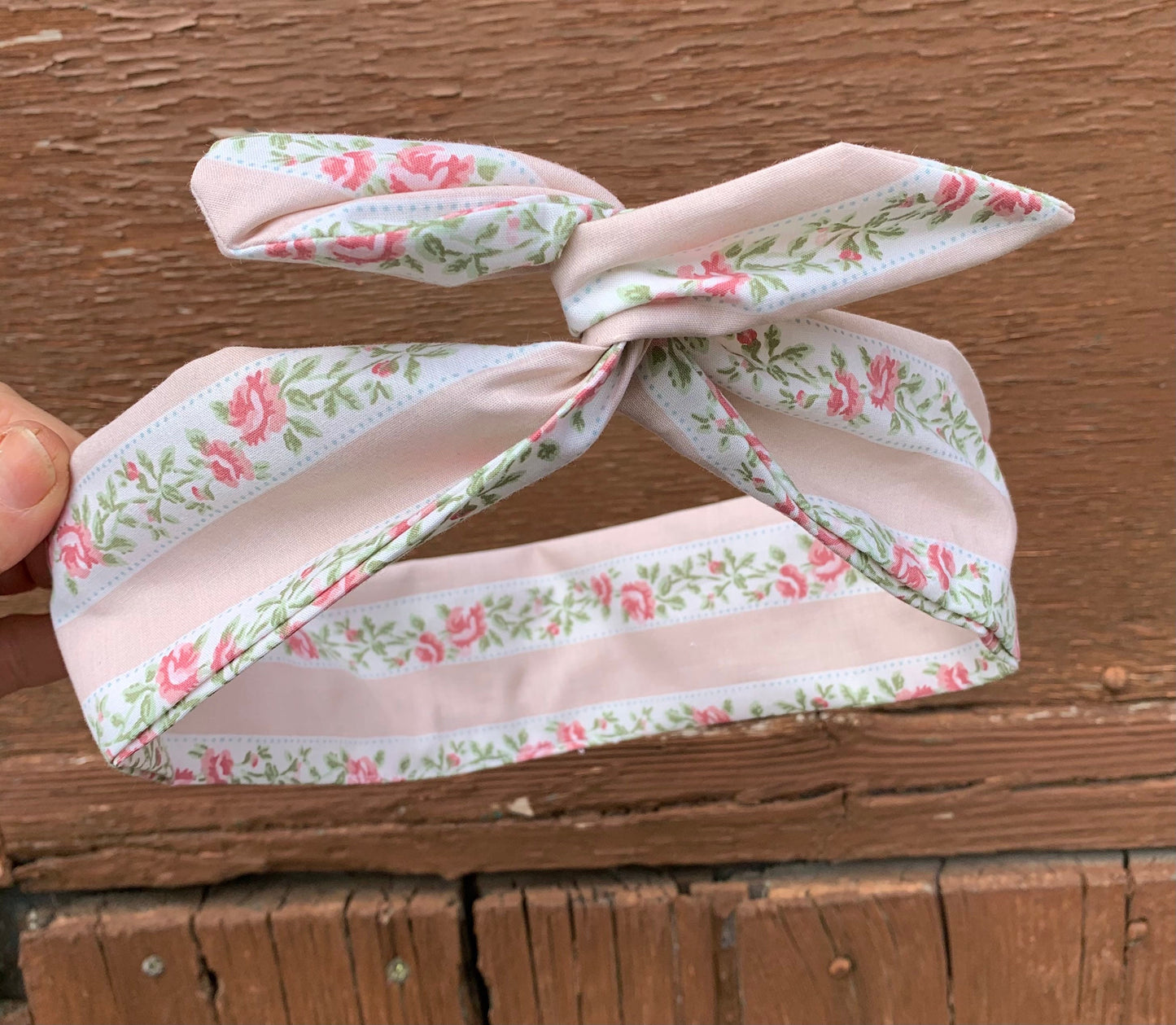 Handmade wired twist rockabilly style 50โs vintage fabric hairband