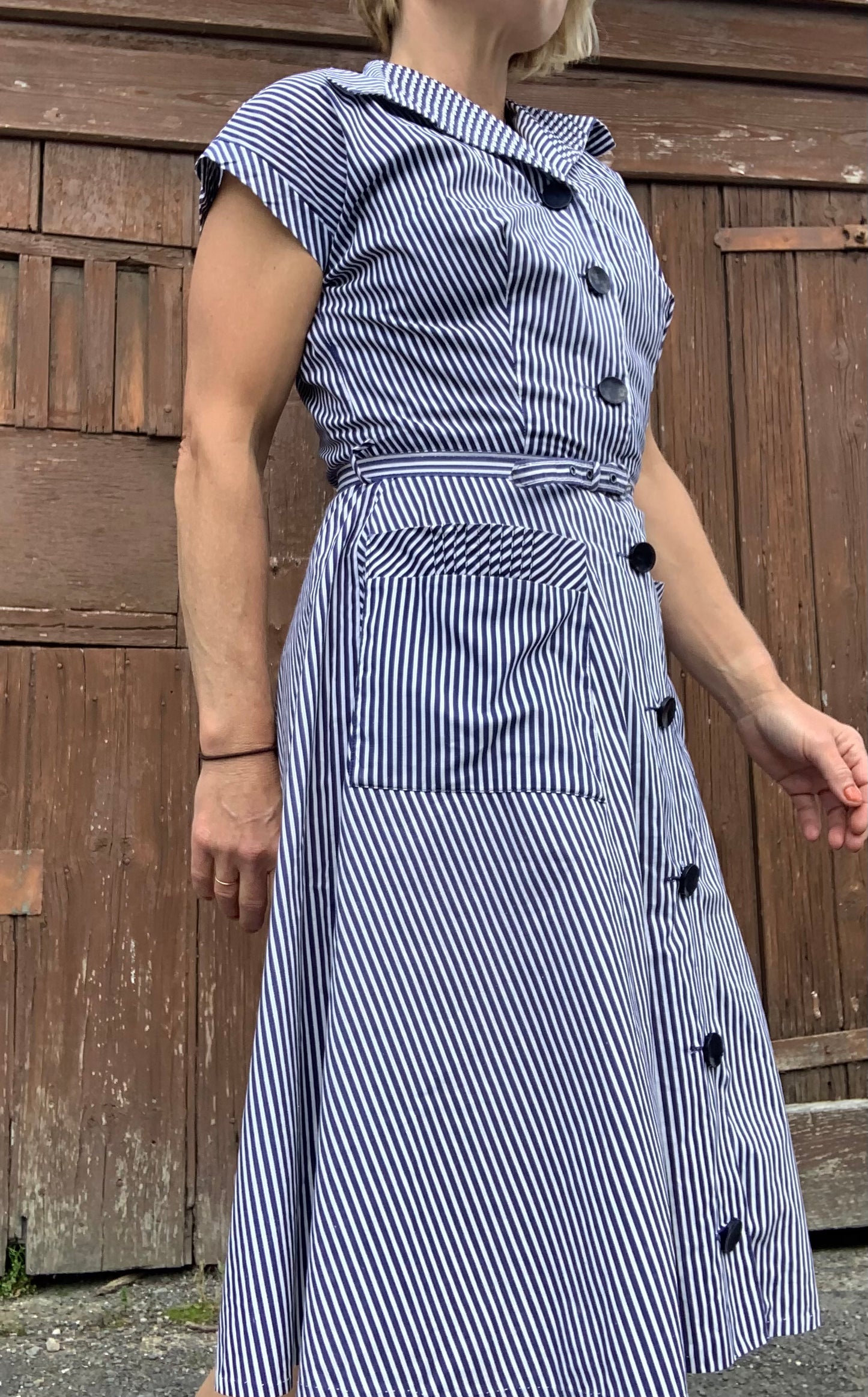 1950’s Navy pinstripe cotton tea dress~sz 8-10