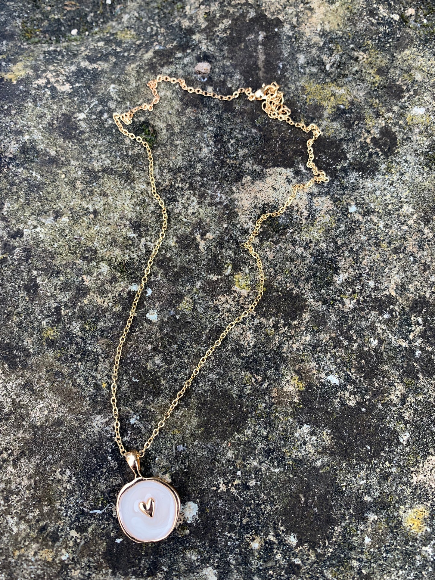White heart minimal style gold tone enamel necklace