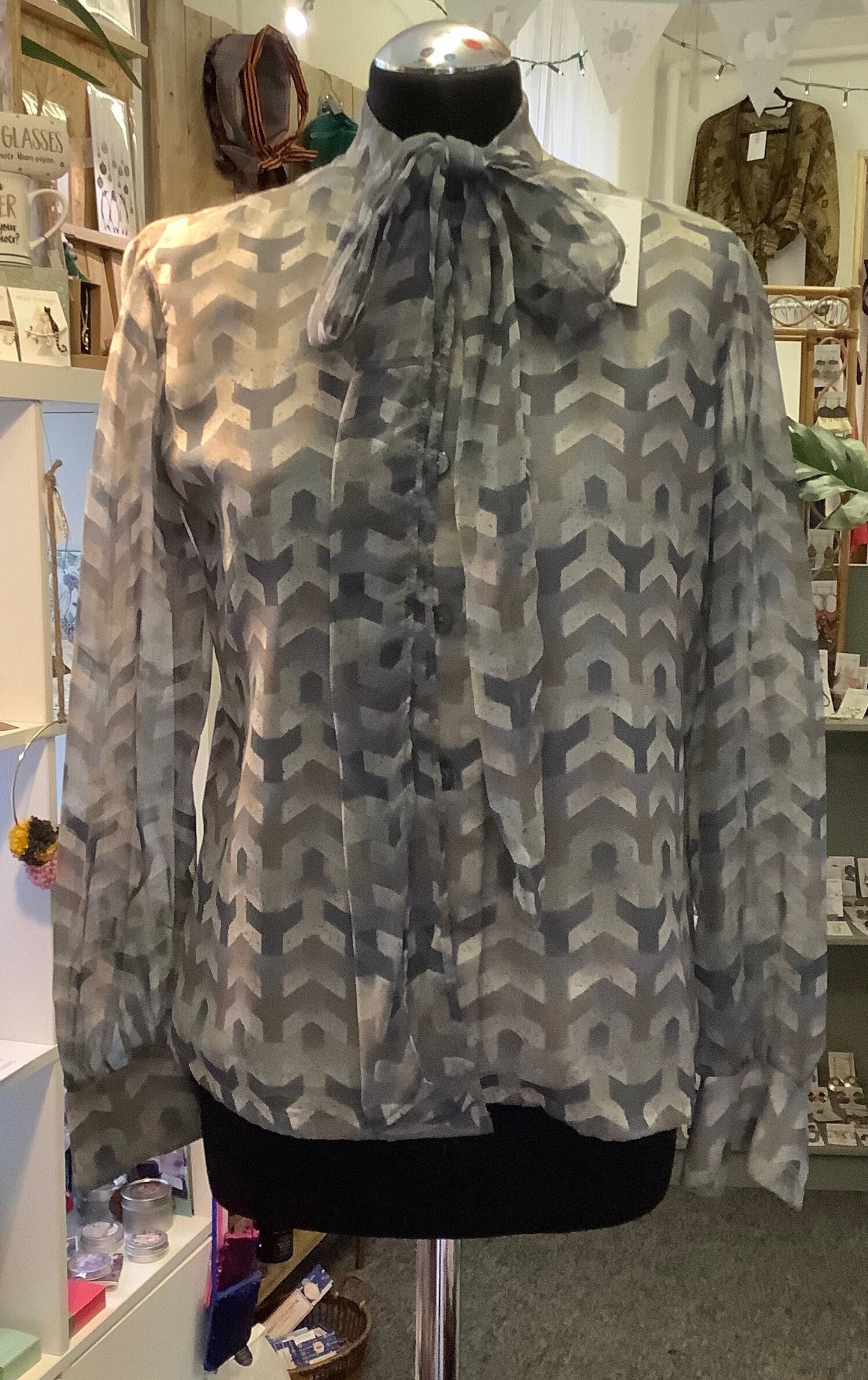 1970’s vintage pussy bow grey tone geometric print blouse