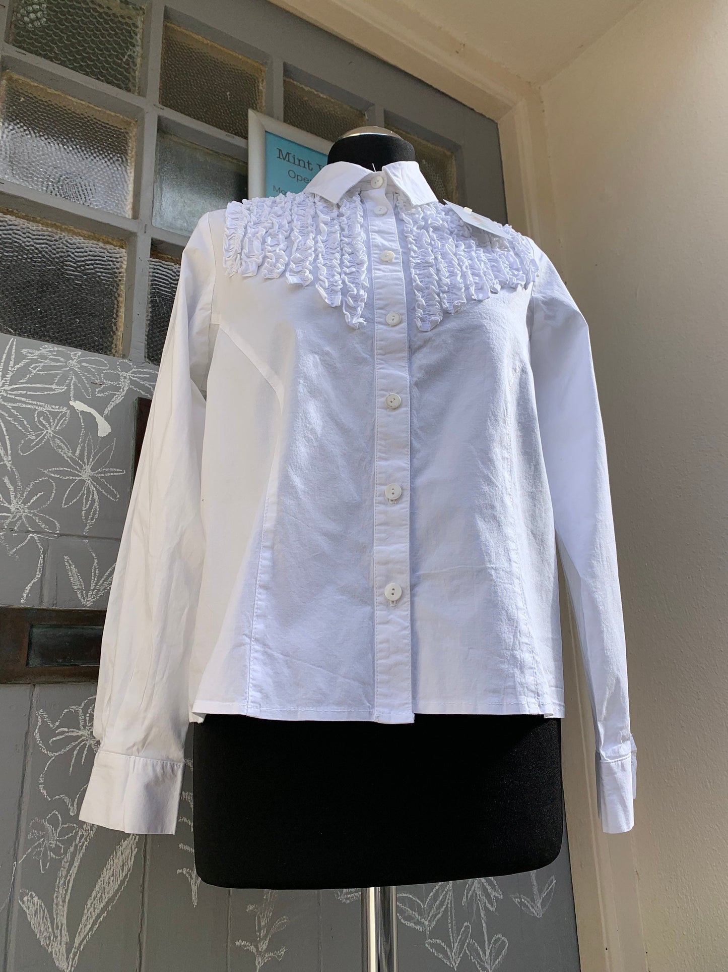 Vintage 1980’s crisp white ruffle detail fitted blouse